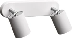 Lampa sufitowa Eye Spot 2-punktowa w kolorze białym, z dwoma cylindrycznymi reflektorami. Reflektory są zamocowane na prostokątnej, białej podstawie, z metalowymi elementami mocującymi. Ujęcie frontalne.