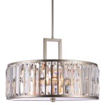 Lampa wisząca Moscow 5-punktowa w kolorze mosiądzu, z okrągłym kloszem ozdobionym kryształkami w kształcie prostokątów. Wisi na cienkim przewodzie, z prostokątnym uchwytem. Źródła światła widoczne w środku, odbijające światło.