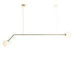 Lampa wisząca Pure 2-punktowa w kolorze złotym, z długim, prostym ramieniem oraz dwoma okrągłymi, białymi kloszami. Zawieszona na cienkim, białym przewodzie, prezentująca nowoczesny design. Ujęcie frontalne.