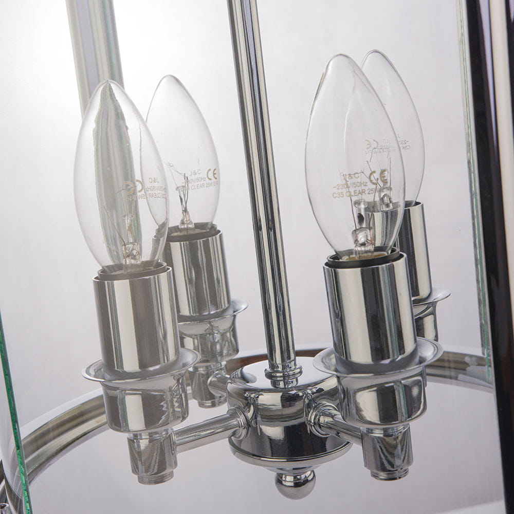 Lampa wisząca New York 4-punktowa P04550CH z chromowanym wykończeniem, cztery żarówki w kształcie łzy umieszczone w metalowych oprawach, z widocznym okrągłym mocowaniem. Tło jasne, proste.