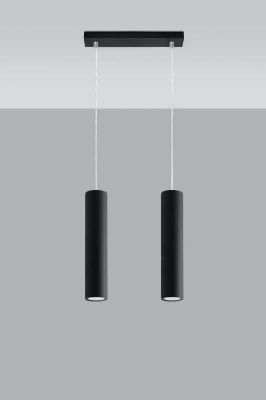 Lagos lampa wisząca 2-punktowa w kolorze czarnym, składająca się z dwóch cylindrycznych kloszy zawieszonych na cienkich linkach. Utrzymana w minimalistycznym stylu, montowana do sufitu, z prostokątną podstawą.