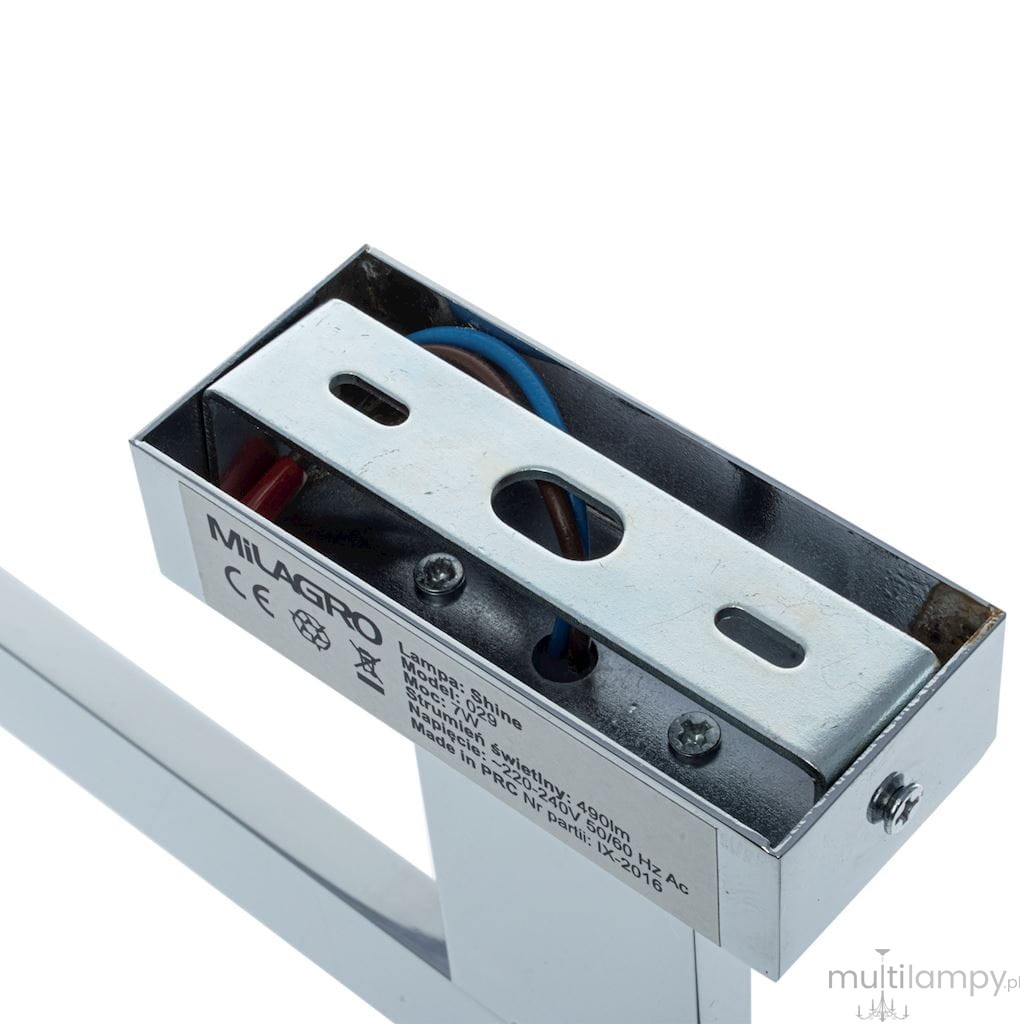 Kinkiet Shine LED IP44 w kolorze chrom, z widocznymi przewodami elektrycznymi, montażowym uchwytem oraz informacjami technicznymi na obudowie. Produkt o prostokątnym kształcie, przeznaczony do montażu na ścianie.