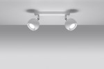 Lampa sufitowa Oculare 2-punktowa, biała, z dwoma okrągłymi oprawami oświetleniowymi na metalowej podstawie. Ujęcie frontalne, lampy skierowane w dół, zamontowane na jasnym suficie. Prosta konstrukcja, minimalistyczny design.