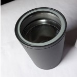 Lampa sufitowa elewacyjna Fog w kolorze grafitowym, cylindryczna, z miejscem na żarówkę E27. Widok z góry, ukazujący wnętrze oraz teksturowane wykończenie. Produkt na jednolitym tle.