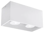 Lampa sufitowa Quad Maxi 2-punktowa w kolorze białym, o prostokątnym kształcie. Zawiera dwa okrągłe źródła światła umieszczone w dolnej części. Produkt zamontowany w pozycji wiszącej, z gładką, matową powierzchnią.