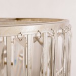 Lampa wisząca Moscow 5-punktowa P05134CP z metalową, szampańską oprawą i wiszącymi, prostokątnymi kryształami. Ujęcie z bliska, ukazujące detale mocowania kryształów na obręczy. Tło jasne, minimalistyczne.